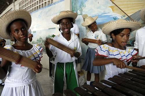 哥倫比亞南太平洋區域的馬林巴音樂與傳統吟...