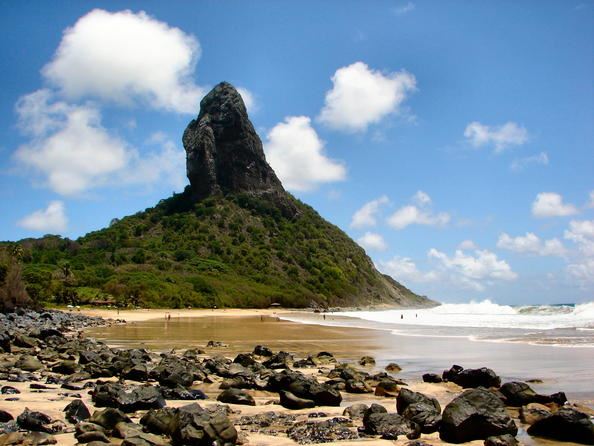 巴西的大西洋群島：費爾南多—迪諾羅尼亞島...